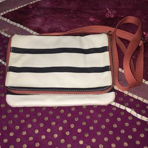 FINAL PRICE🌺🌺FOSSIL CROSS BODY